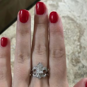 Fleur de lis ring